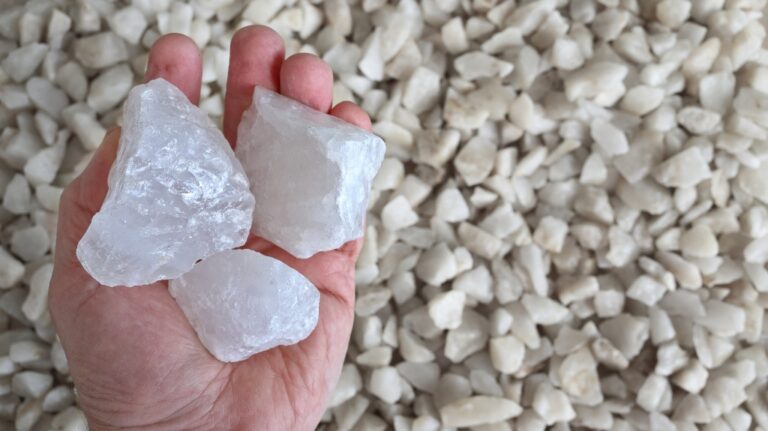Quartz in the hands